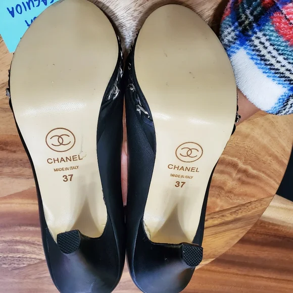 Authentic Chanel Black Pumps - Picture 6 of 16